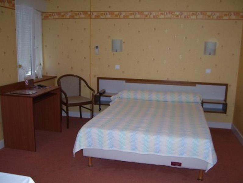 Hotel De L'Agriculture Decize Ruang foto
