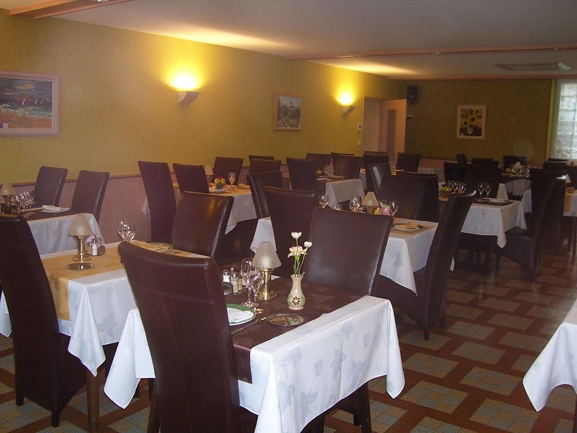 Hotel De L'Agriculture Decize Bagian luar foto
